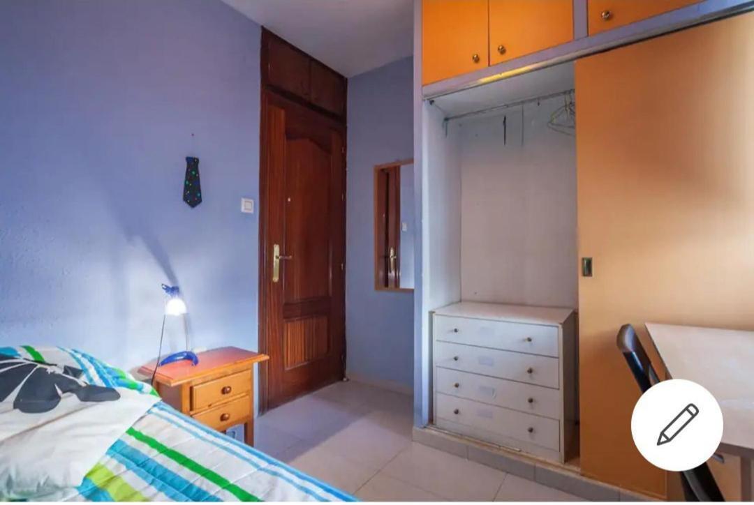 Piso Con Buena Red Wiffi Fibra Optica Alquiler De Habitaciones Sevilla Eksteriør billede